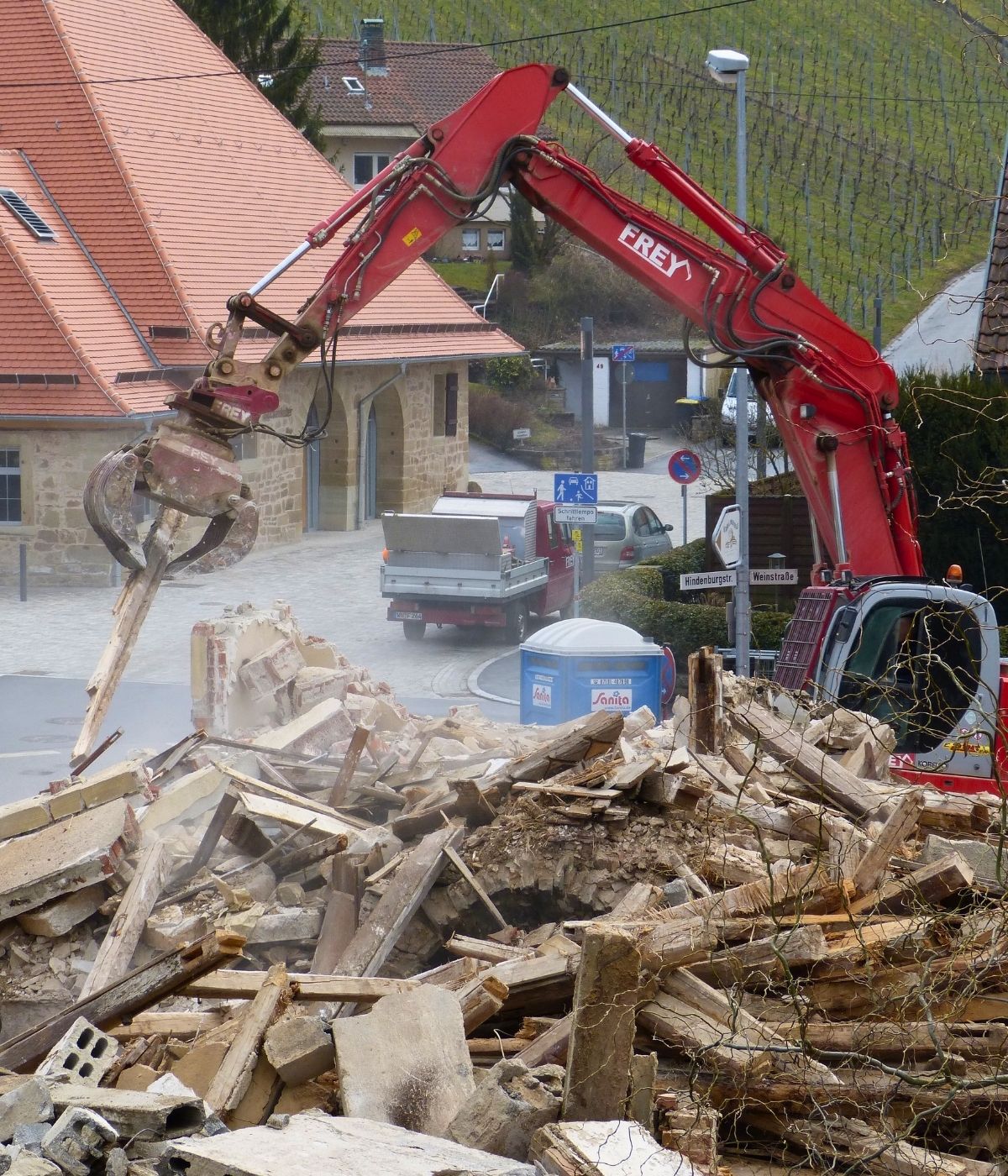 Gewerblicher Rückbau & Flächenräumung mit Kerschbaum die Räumungsprofis